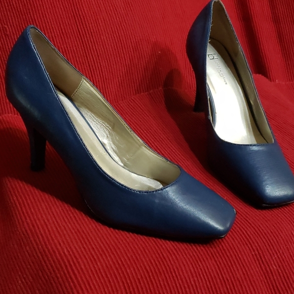 Shoes - Picture 2 of 5